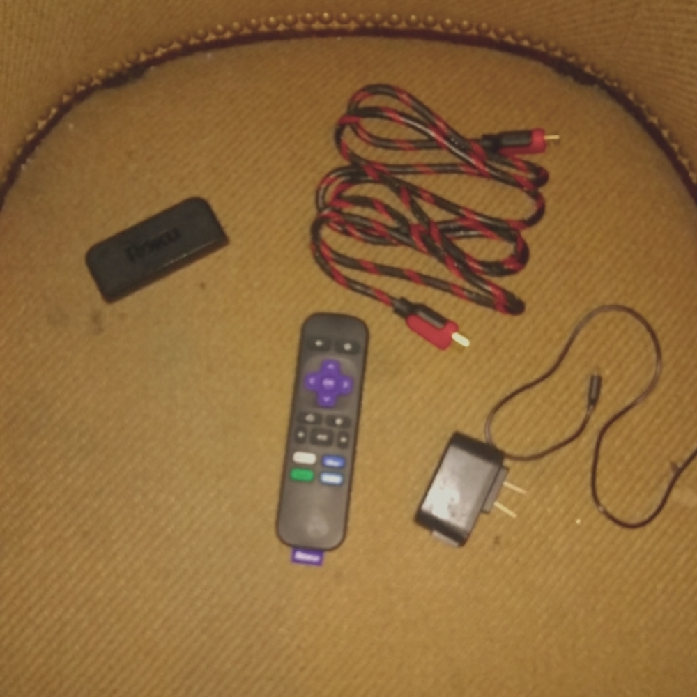 Roku streaming almost new included is two cords and one remote and roku device